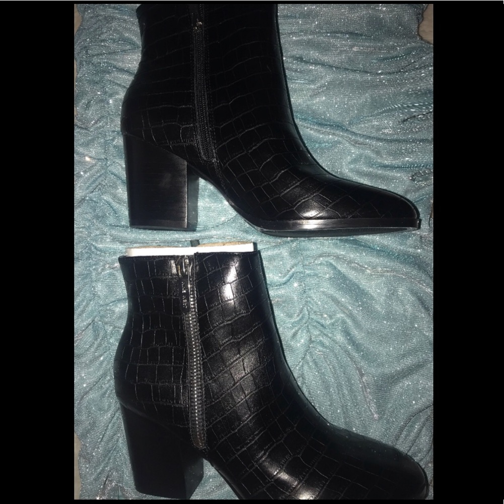 {SOLD} NINE WEST Niomi Embossed Bottie